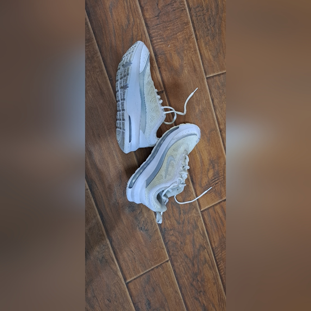 Women's size 8 Nike Air Max